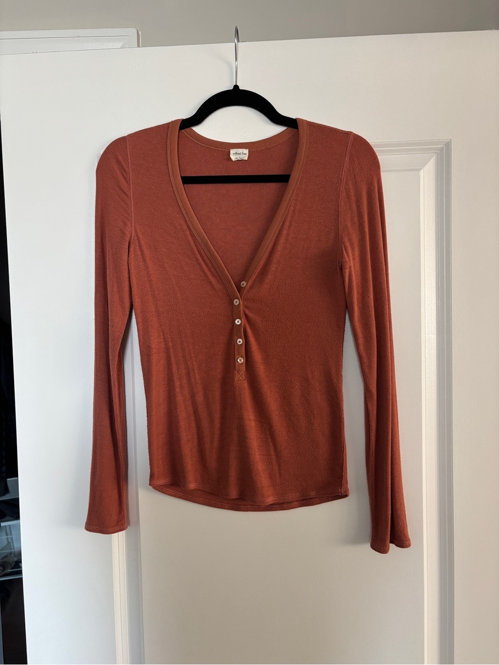 Aritzia Rust Button-Front Long Sleeve V-Neck Henley